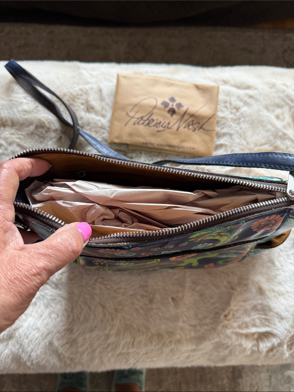 Patricia Nash AVELEY Crossbody, Birds of Paradise handbag - Picture 4 of 5